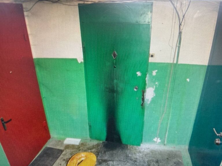    Жителя Орска задержали за поджог входной двери квартиры Оренбуржье