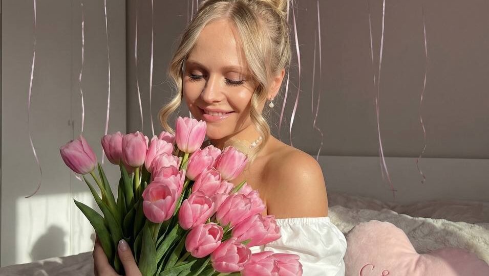 «Все мы - крохотные пятнышки на гигантском каменном шаре, парящем в беспредельном океане звезд, лун и планет