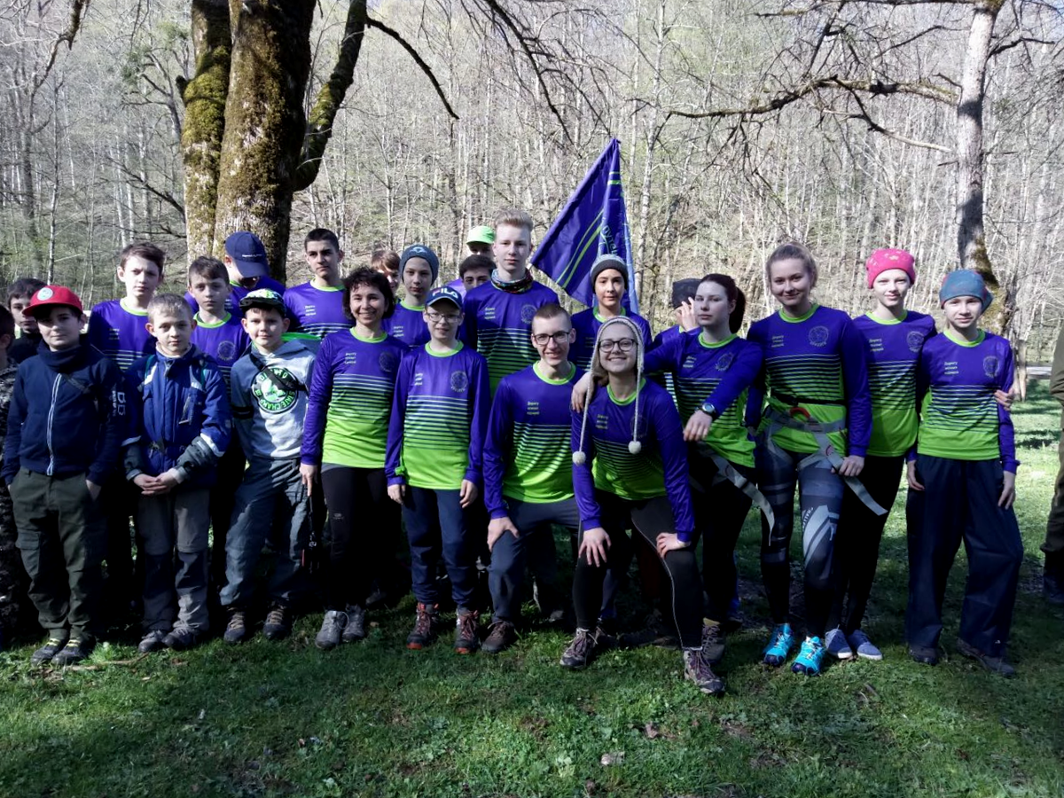 Туристический клуб "Бродяги". Адыгея. Река Белая. 2018 год. Моя дочь крайняя справа. 