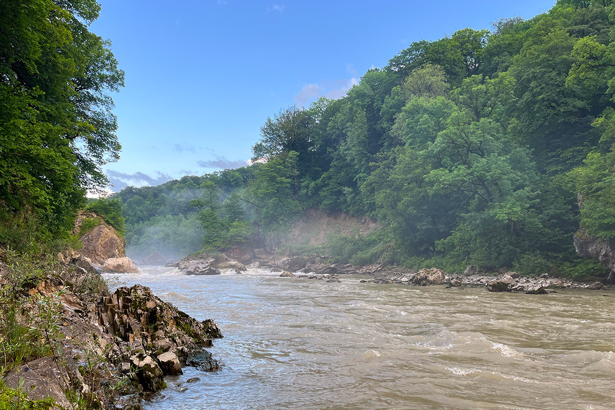 Адыгея. Река Белая. Фото lagonaki.ru