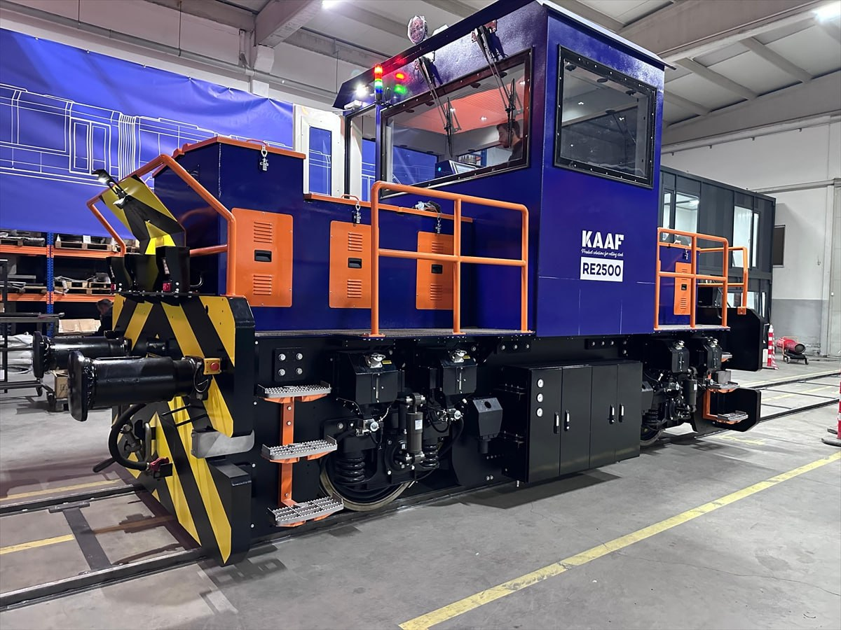 Локомотив модели RE2500 на заводе KAAF. Источник: turcomoney