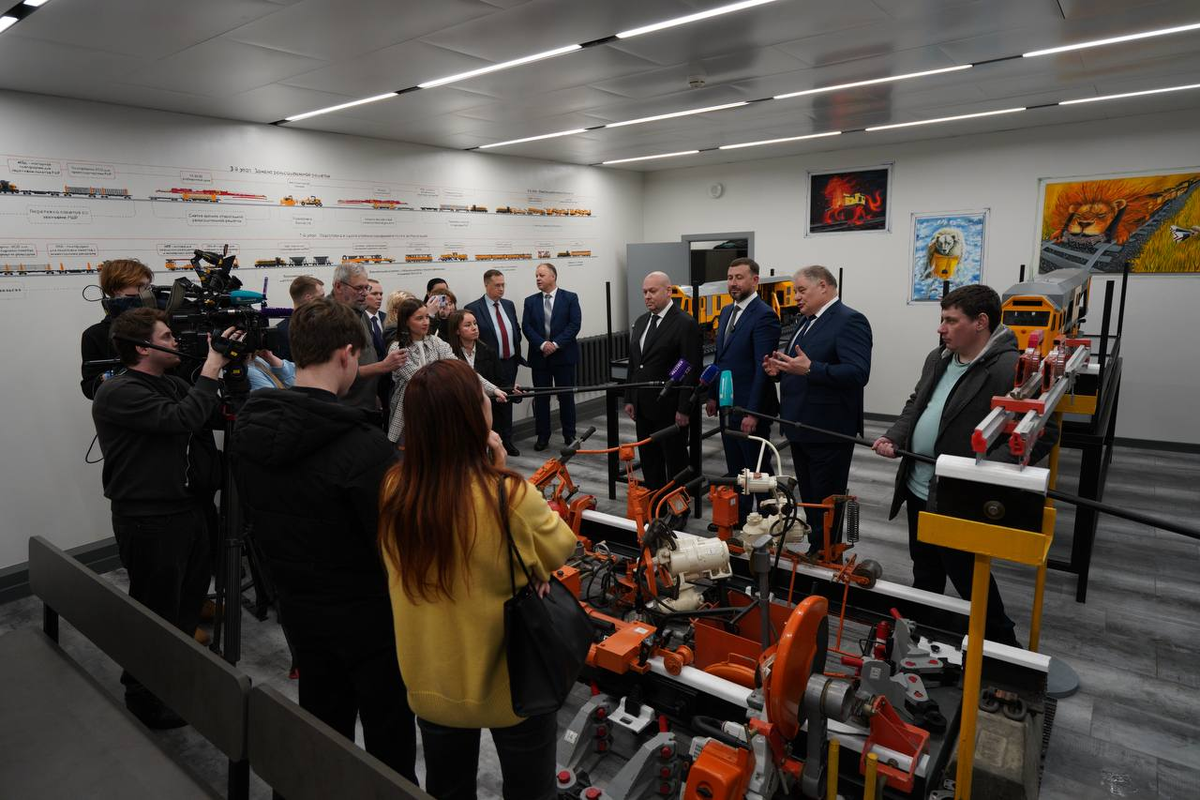 Открытие лаборатории путевых и строительных дорожных машин в ПГУПСе. Источник: Группа ПТК