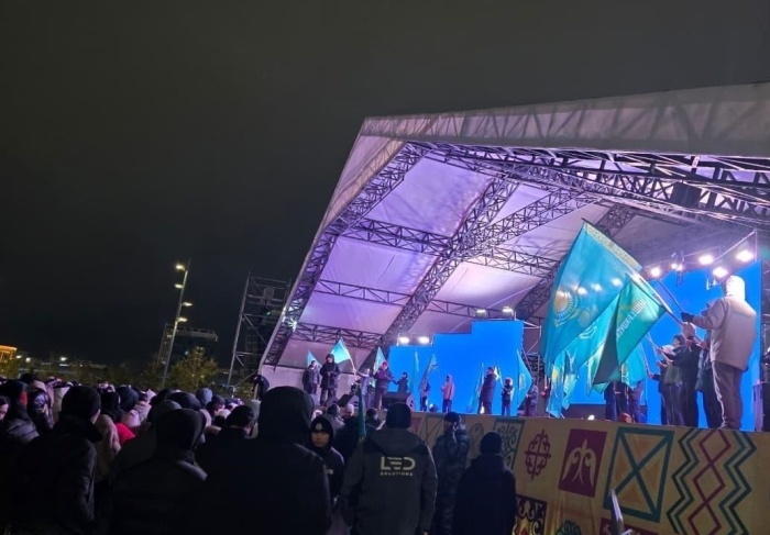     Праздничный концерт и дрон-шоу 8 марта увидели сотни жителей Астаны. Источник фото: пресс-служба акимата Астаны