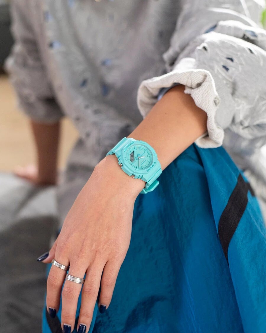 Унисекс-модель больше подходит девушкам и при нежном образе и сравнительной тонкости обладает ударопрочностью и водолнепроницаемостью