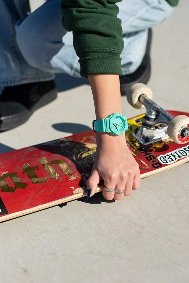 Часы легкие — всего 40 граммов, рука в течение дня не устает