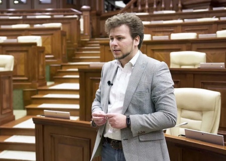    Правящий режим в Молдавии намерен лишать учителей дипломов за «российскую пропаганду»