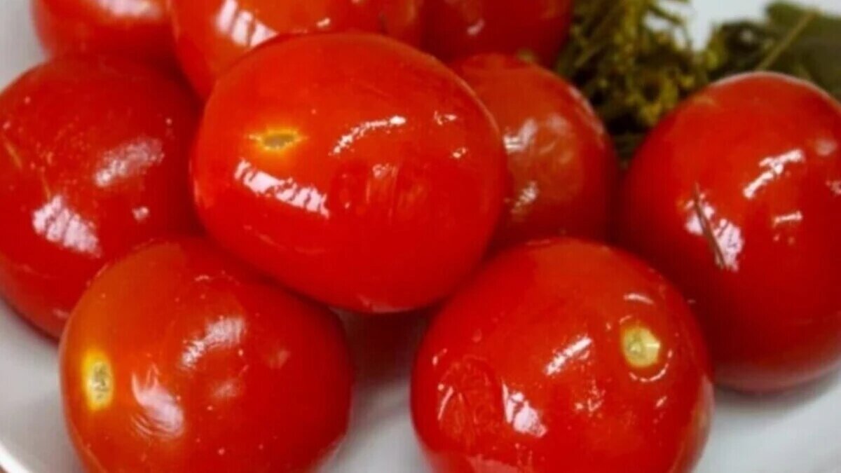 Соленые помидоры как из дубовой бочки.