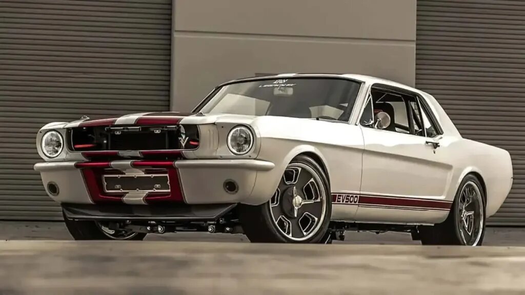   Ford Mustang 1965: 600-сильный электромонстр с сердцем Tesla (источник изображения) News Express Team