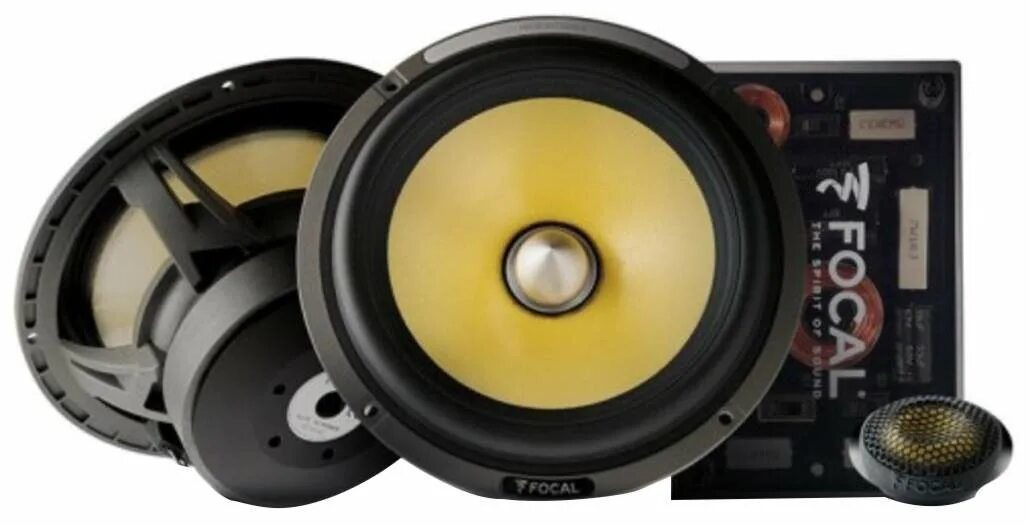 Задача была в том, чтобы интегрировать новые компоненты в двери без случайной подгонки по месту и без грубого вмешательства в салон. Важно было не только разместить динамики, но и сохранить эстетичный вид дверных карт после доработки.