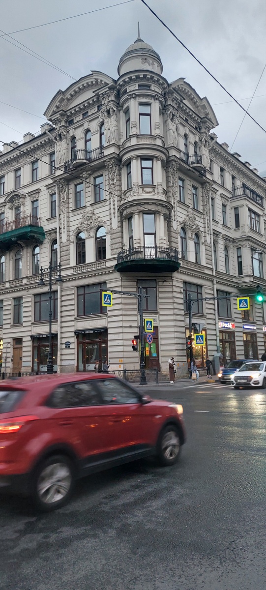 Или гуляете по любимому Питеру💔