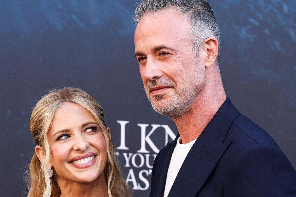     «Никто не получал от тебя большего удовольствия, чем я»: Сара Мишель Геллар обратилась к мужу в день его 50-летия