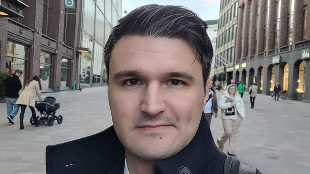    Армандо Мема