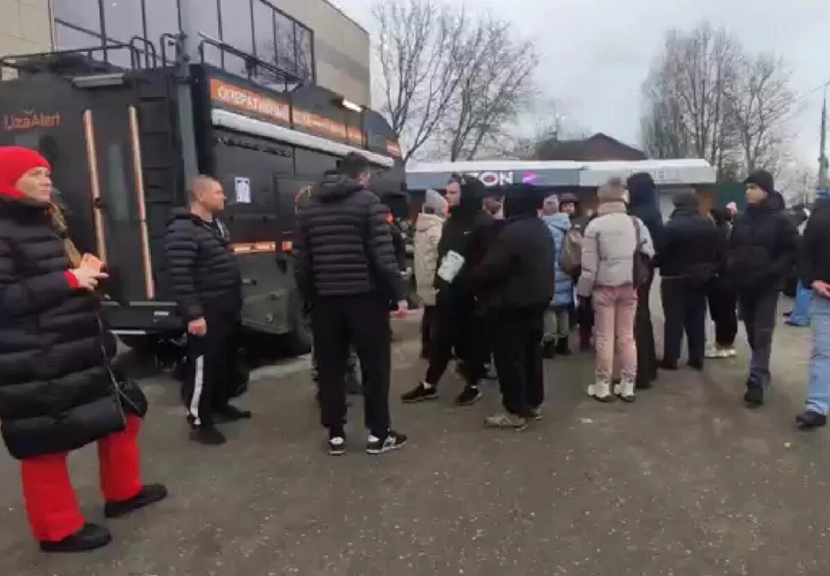    В Звенигороде продолжаются поиски троих школьников. В субботу, 7 марта, они вышли гулять на берег Москвы-реки и домой не вернулись