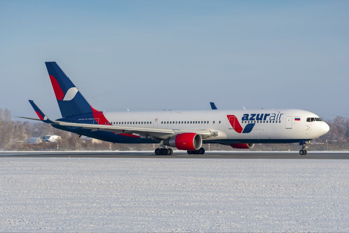    Самолет Azur Air