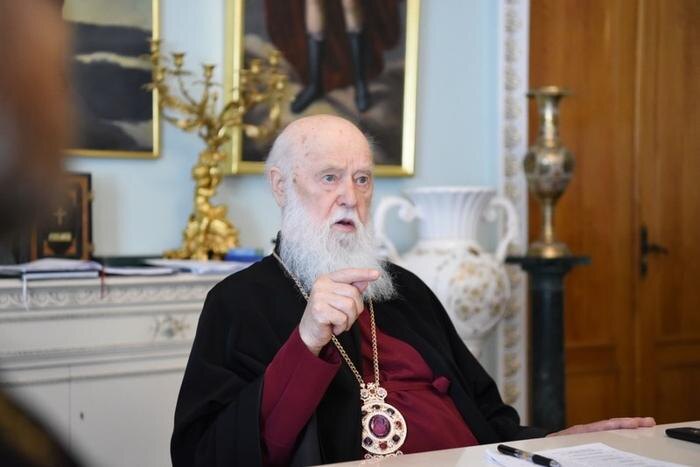 Обложка © Wikipedia / Пресс-центр Киевской Патриархии