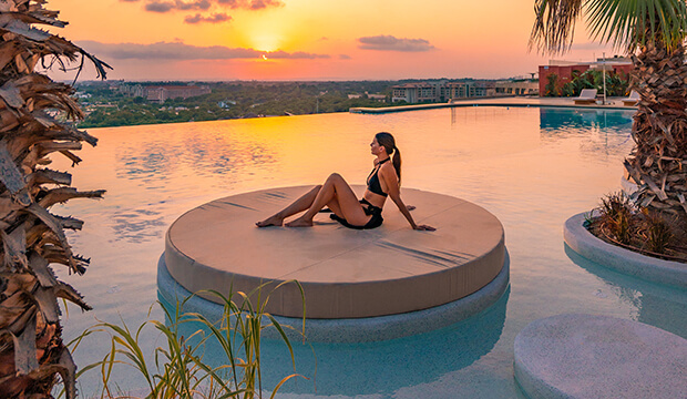 Инфинити-бассейн на Rooftop