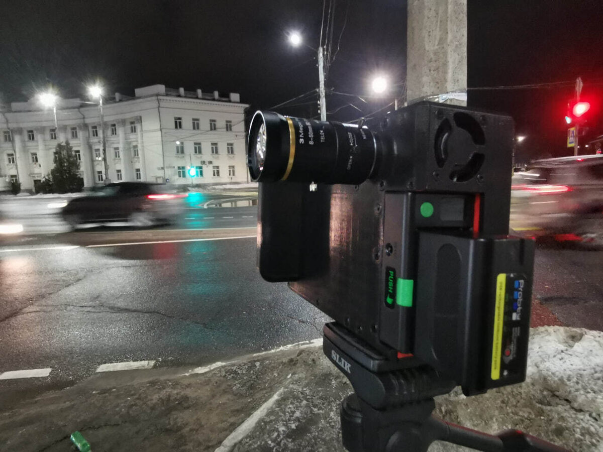 8 дюймовый дисплей, чтобы результат фотофиниша был виден сразу.

поэтому такая большая =) - Пишет Андрей