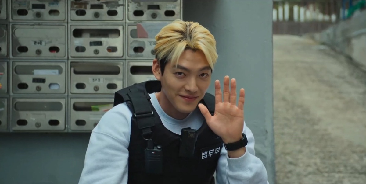 кадр из фильма «Коп с чёрным поясом» (2024)