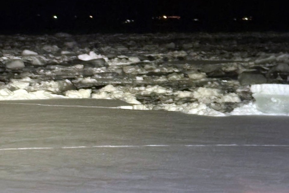    10 спасателей приняли участие в спасение мужчины и женщины на реке Волге фото: поисково-спасательная служба Самарской области