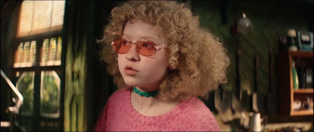 Весь фильм — поиск хоть за что-то зацепиться