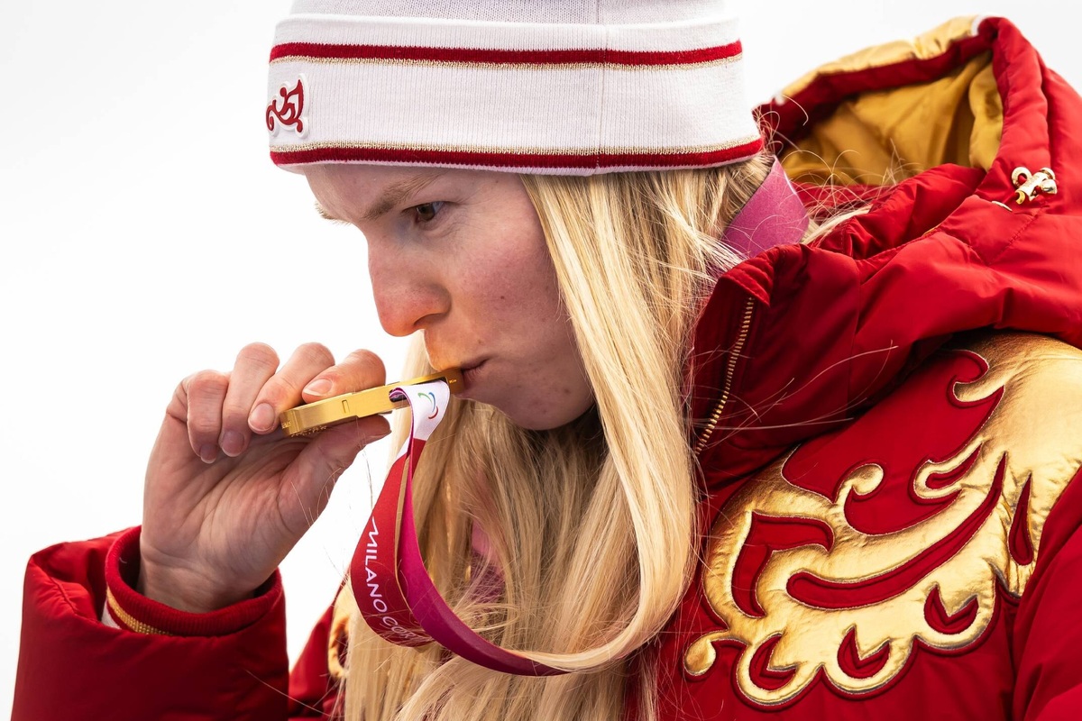     «Меня накрыли эмоции»: Варвара Ворончихина заплакала, когда впервые за 12 лет гимн России прозвучал на Паралимпиаде