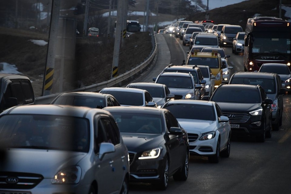   Из-за дорожного ремонта на трассе М-4 «Дон» возможна пробка до восьми километров. Владимир ВЕЛЕНГУРИН