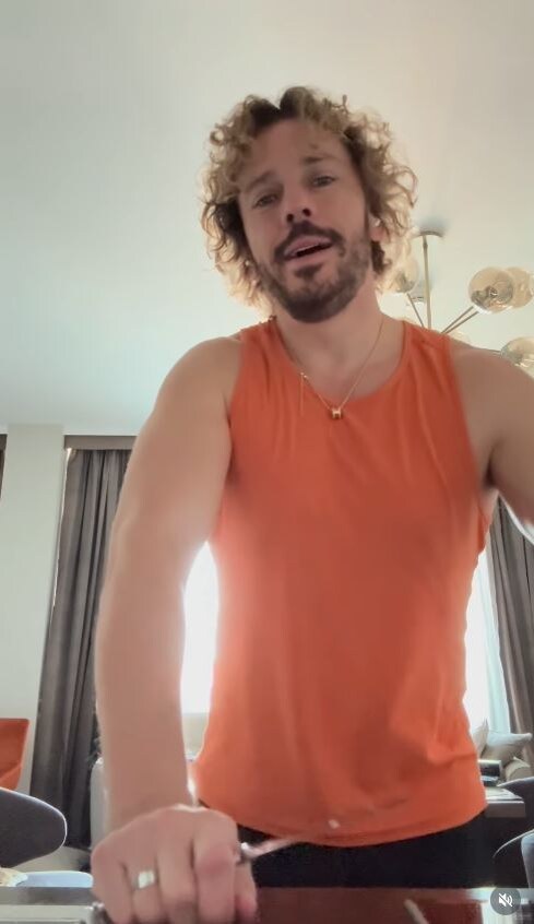 Здесь тоже мощные фильтры рисуют идеальную кожу 