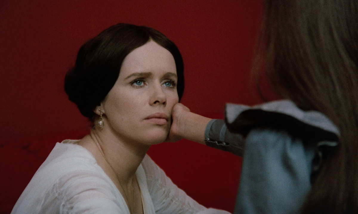 Кадр фильма «Шёпоты и крики» // Cinematograph AB