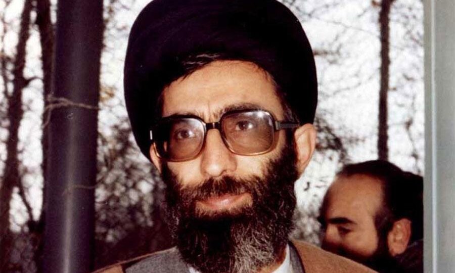 От каморки до бункера: история Али Хаменеи, правившего Ираном 36 лет