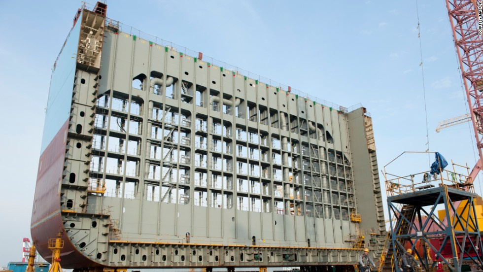 Сечение контейнеровоза