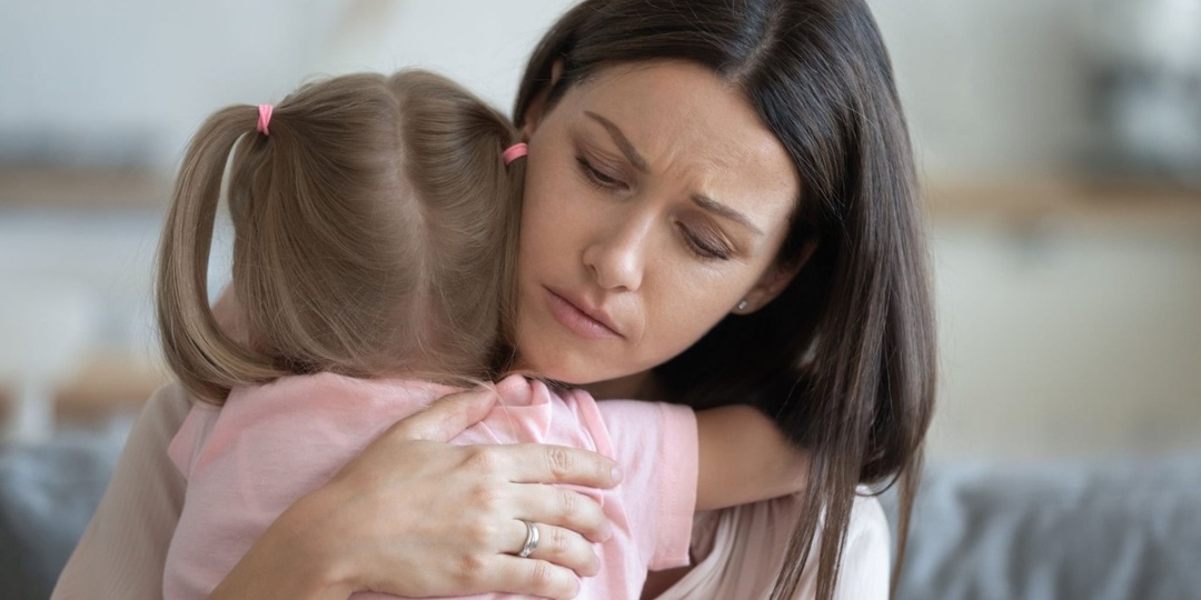 – Дочь скучает. Надеюсь, твою любовница стоит этого, – говорю мужу