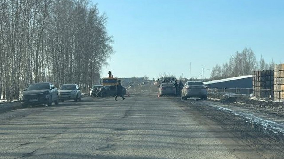 «Авто растащили, эвакуируют». Под Смоленском произошло жуткое ДТП