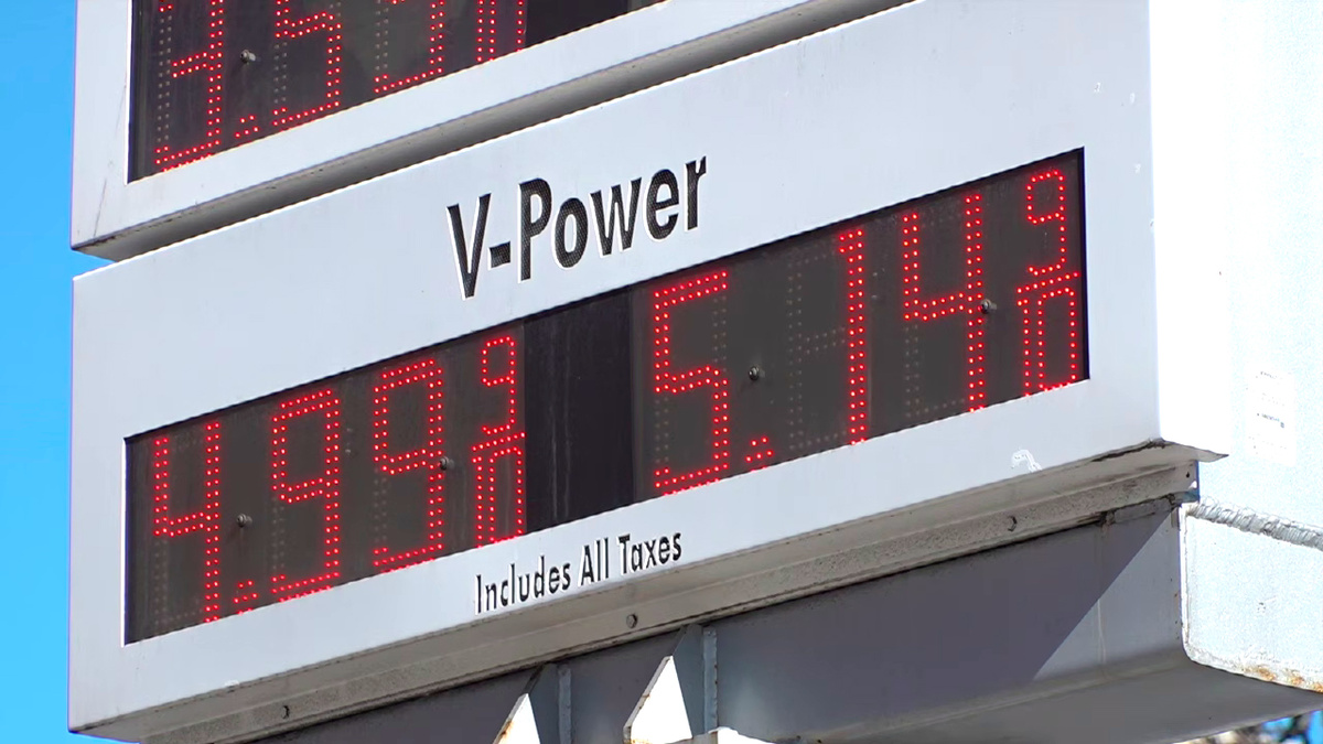    Богданов сообщил о росте цен на бензин на американских заправках