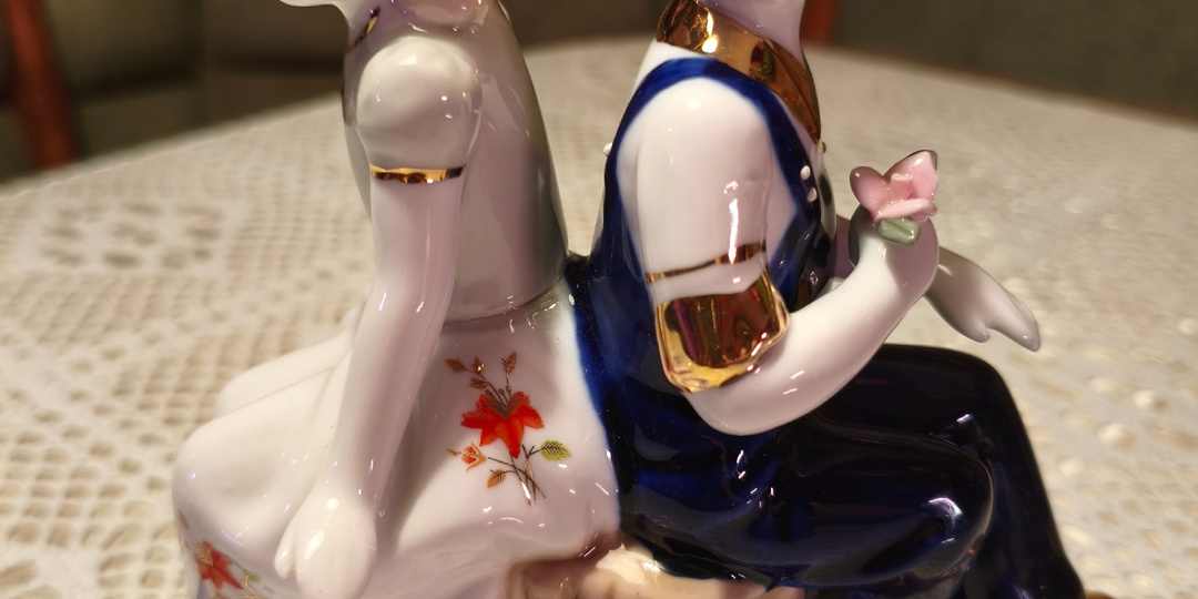Фарфоровая статуэтка.