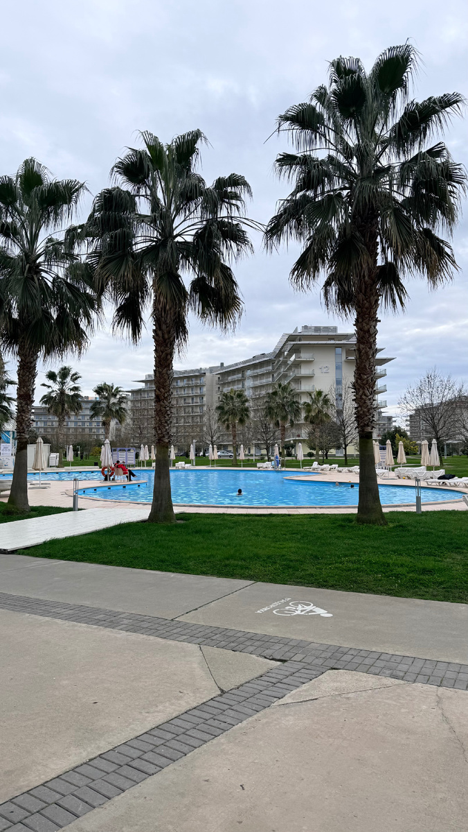 Вид на бассейн