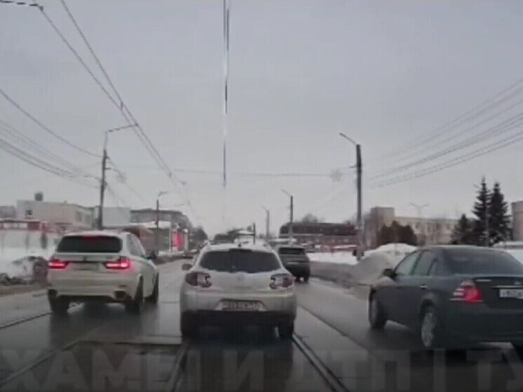     Фото: телеграм-канал "Автохамы и ДТП. Тула"