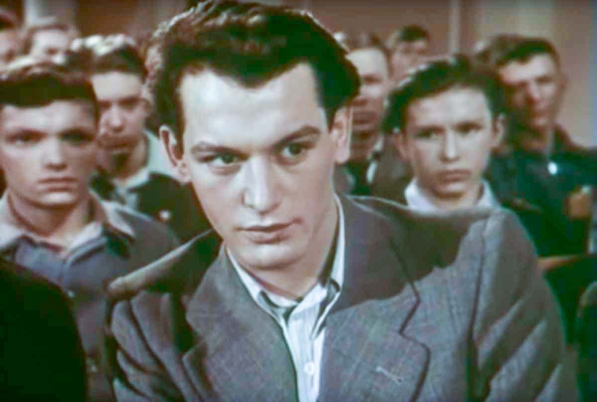 Кадр из фильма "Аттестат зрелости". Василий Лановой в роли Валентина Листовского