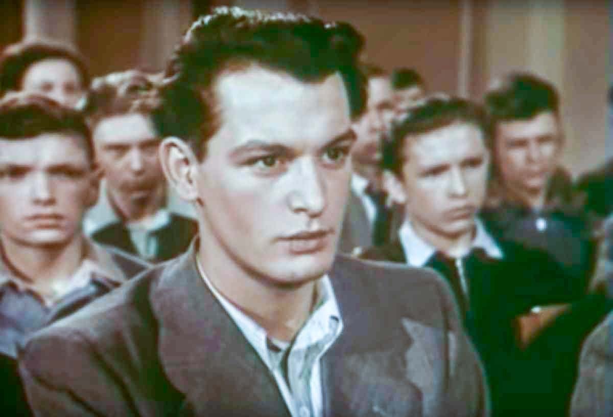 Кадр из фильма "Аттестат зрелости". Василий Лановой в роли Валентина Листовского