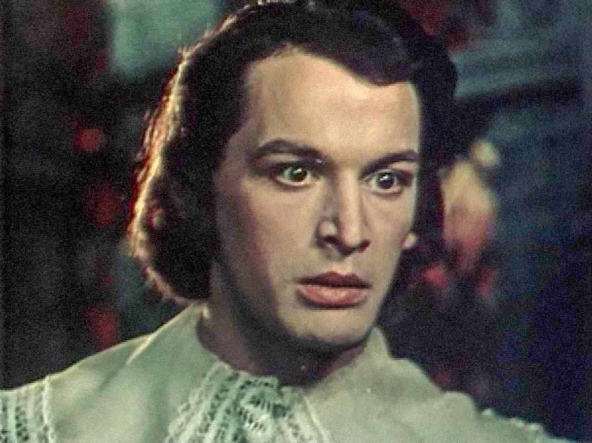 Кадр из фильма "Триста лет тому...". Василий Лановой в роли поручика Бронислава Оржельского