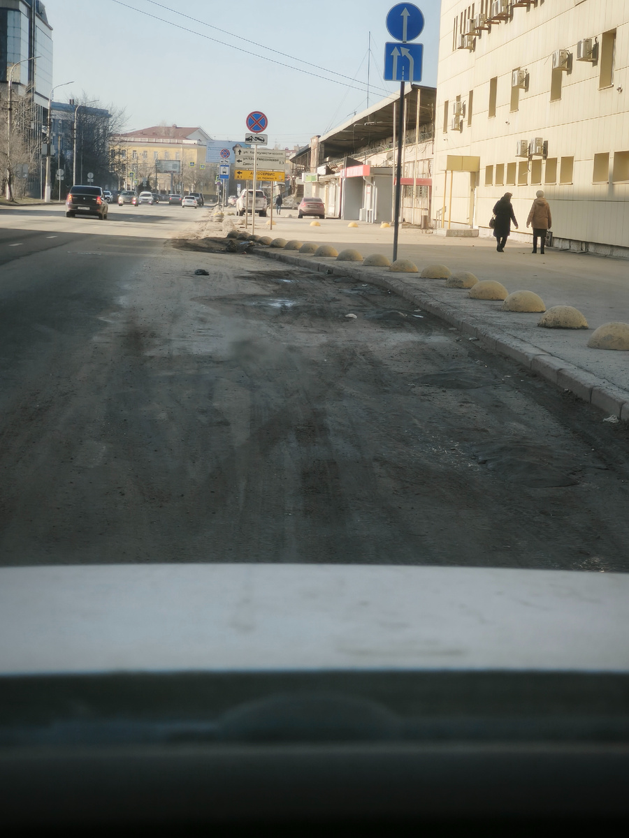 Вот такие убогие пупырышки за счет наших налогов украшают центр