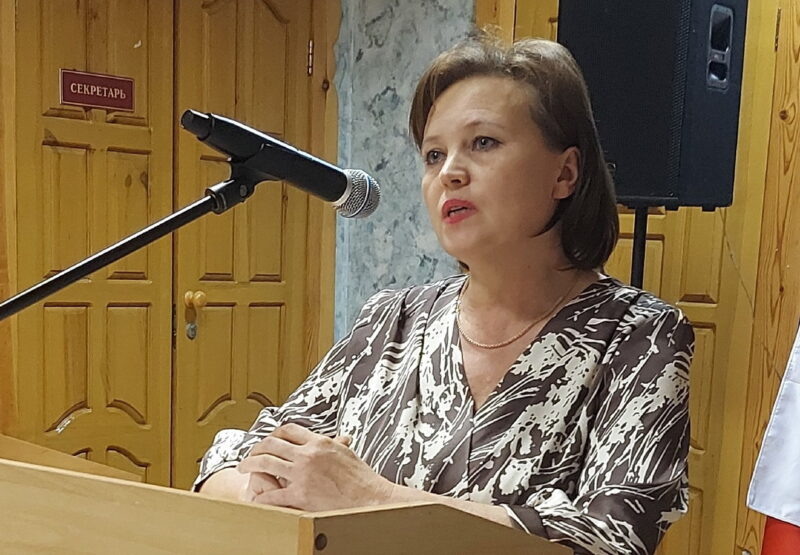 Наталья Граблина дорого заплатила за незаконное увольнение учителя. И речь идет не о деньгах… Фото: Паблик Комсомольской школы №1 в ВК