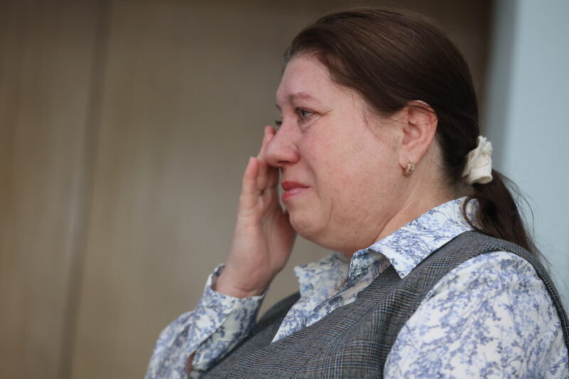 Галина Харитонова не сдержала слез, выслушав  решение суда. Фото: Столица С