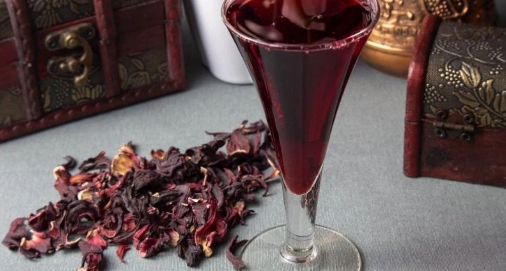 "Каркаде с Лимоном и Мятой": Освежающая Настойка с Восточным Шармом