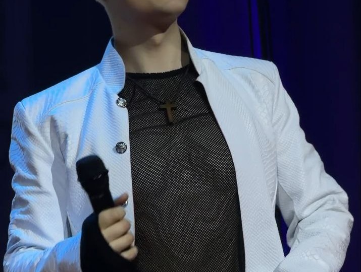 НЕВЕРОЯТНЫЕ ПРИКЛЮЧЕНИЯ ШАМАНОК или АРТИСТ, КОТОРЫЙ ЗАПРОСТО ДАРИТ СЧАСТЬЕ.