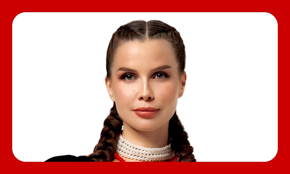 Ровно 2 года назад, 8 марта 2024 года фолк-хит Татьяны Куртуковой «Матушка» впервые прорвался в Сводный чарт «Русской Музыки». 