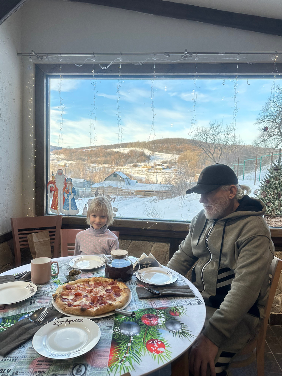 Дедушка с Аленкой