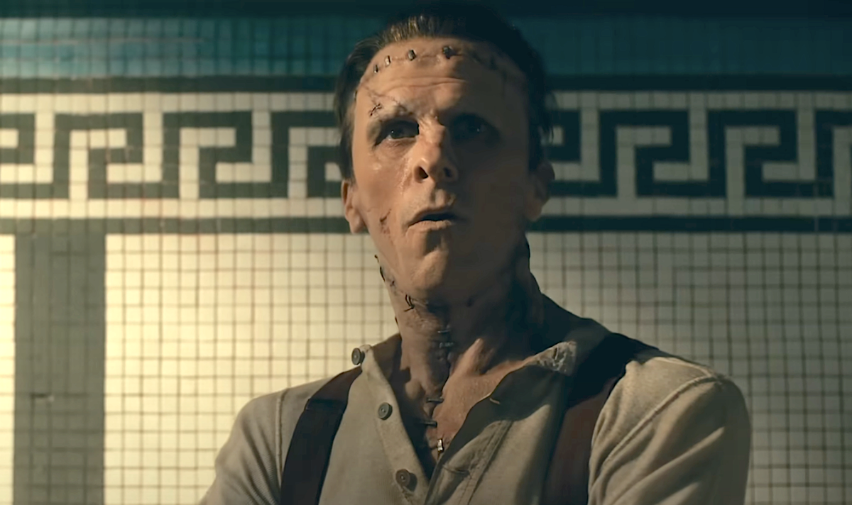 Существо Франкенштейна (в исполнении Кристиана Бэйла)