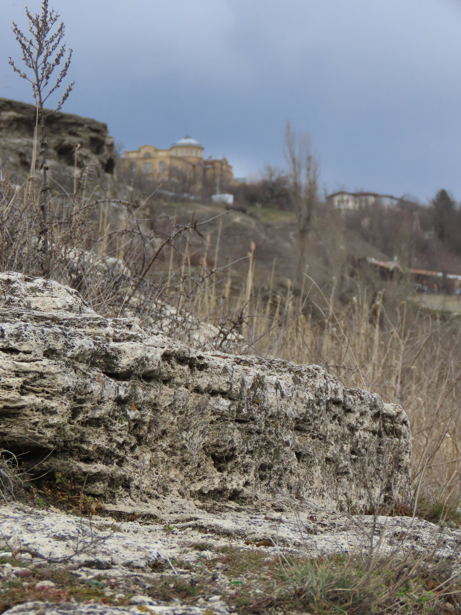 Травертины горы Горячей (март 2026 года)