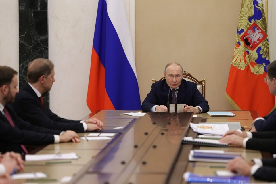    Владимир Путин провёл совещание о ситуации на мировом рынке нефти и газа. Фото: пресс-служба Кремля