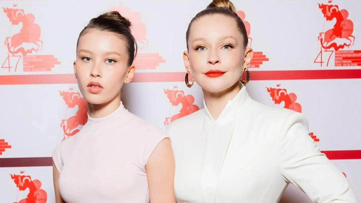    Юлия Пересильд с дочерью Анной. Фото: Instagram (Запрещён в РФ) @juliaperesild